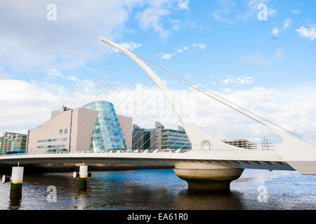 Dublin, Irlande - 01 juin 2014 : Samuel Beckett Bridge à Dublin, Irlande le 01 juin 2014. Superbe Pont ressemble à la harpe Banque D'Images