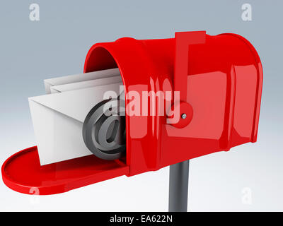 Boîte rouge avec des tas de lettres Banque D'Images