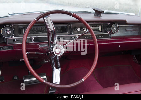 Caddie blanc Banque D'Images