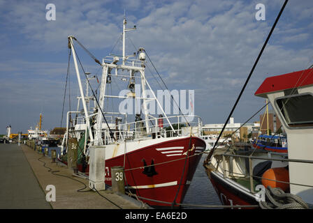 Des bateaux de pêche à l'Buesum Harbour Banque D'Images