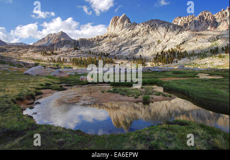 États-unis, Californie, Sequoia National Park, reflets dans le bassin de la mitre Banque D'Images