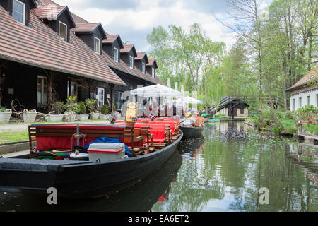 La forêt de la Spree avec les bateaux du canal Banque D'Images