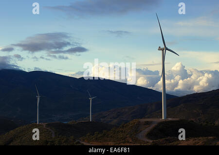 Trois éoliennes dans le paysage rural, Espagne Banque D'Images