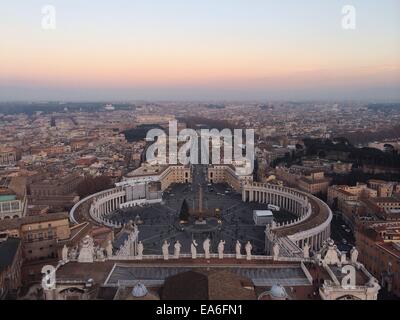 L'Italie, Rome, Vatican, vue de la Place Saint Pierre Banque D'Images