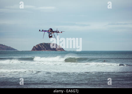Drone survolant la mer, Bermeo, Espagne Banque D'Images