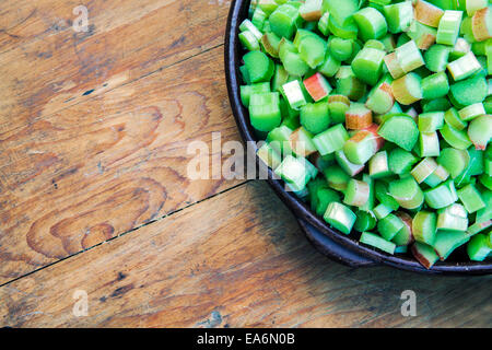 La rhubarbe hachées gros plan de fruits. Banque D'Images