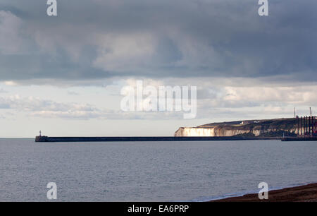 La digue du port de Newhaven, East Sussex Banque D'Images