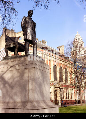 Statue d'Abraham Lincoln, la place du Parlement, Londres, Angleterre, une réplique d'une œuvre à partir des années 1880 Banque D'Images