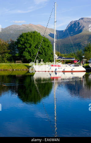 Caledonian Canal & Ben Nevis, Banavie, Lochaber, Highland, Scotland, UK Banque D'Images