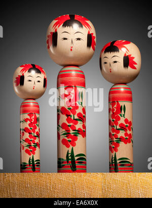 Trois poupées de Kokeshi Japonaise Banque D'Images