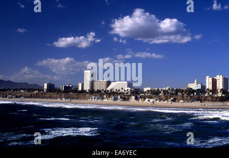 Vue sur les toits de Santa Monica Pier Banque D'Images