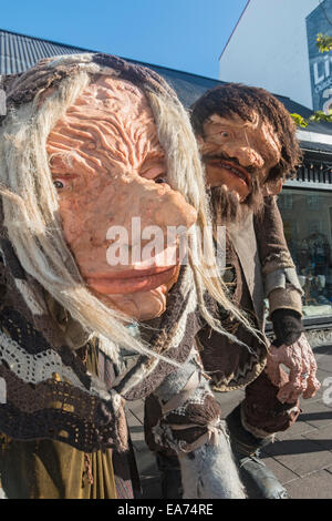 La célèbre statue de troll le long de la rue commerçante de Reykjavik. Banque D'Images