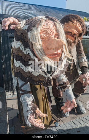 La célèbre statue de troll le long de la rue commerçante de Reykjavik. Banque D'Images