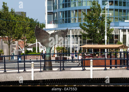 Dans le cadre de l'élaboration à GUNWHARF QUAYS par le chantier naval historique, le port de Portsmouth, Hampshire, Angleterre. Banque D'Images