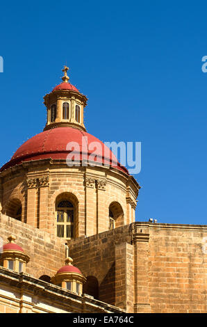 Malte, Mellieha - vue extérieure de l'église paroissiale de la Nativité de la Vierge Marie construite entre 1881 et 1898. Banque D'Images