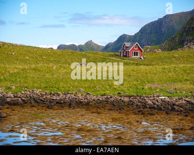 La maison solitaire sur la montagne en Norvège Banque D'Images