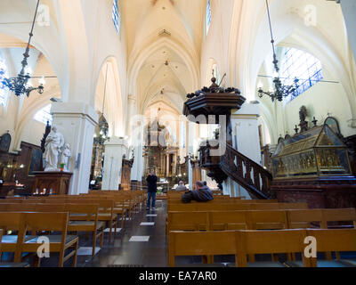 L'intérieur de l'église de Saint Nicolas à Bruxelles, Belgique, Europe Banque D'Images