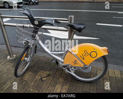 Service de location de vélos Villo à Bruxelles, Belgique, Europe, rue Banque D'Images