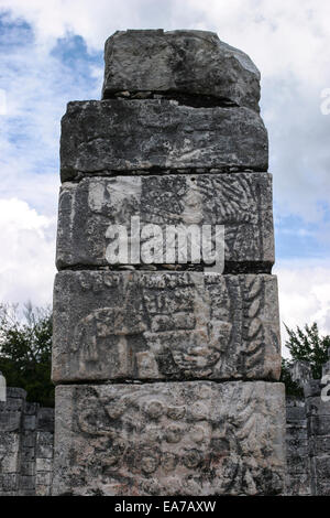 Au sculptures Chichen Itza ruines dans la Riviera Maya, péninsule du Yucatan, Mexique Banque D'Images