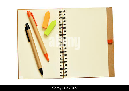 Bloc-notes, stylos, autocollants et isolated on white Banque D'Images