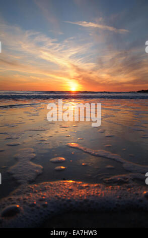 Coucher de Constantine Bay Padstow Cornwall nord sud-ouest de l'Angleterre UK Banque D'Images