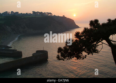 Lever du soleil sur la baie de St Austell au-dessus de port de Charlestown St Austell Restormel Milieu du sud-ouest de l'Angleterre Cornwall UK Banque D'Images