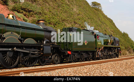 West Country Class pacific No 34046 Braunand GWR Castle Class No 5029 Nunney Castle transport de l'Atlantic Coast Express. 8th septembre 2014. Banque D'Images