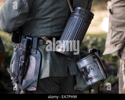 Un amateur de WW11, reproduit une guerre mondiale deux combats vêtu comme un soldat américain avec carabine, Derbyshire, Royaume-Uni Banque D'Images