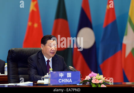 Beijing, Chine. Nov 8, 2014. Le président chinois Xi Jinping préside un dialogue sur le renforcement du partenariat de la connectivité à Beijing, capitale de Chine, le 8 novembre 2014. Crédit : Li Tao/Xinhua/Alamy Live News Banque D'Images