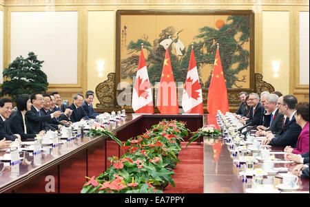 Beijing, Chine. Nov 8, 2014. Le Premier ministre chinois Li Keqiang rencontre le Premier ministre canadien Stephen Harper à Beijing, capitale de Chine, le 8 novembre 2014. Credit : Yao Dawei/Xinhua/Alamy Live News Banque D'Images