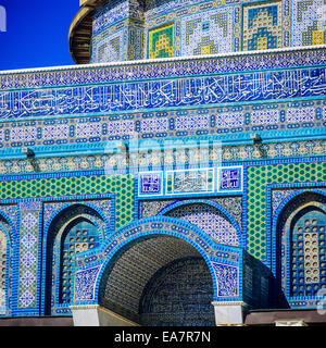 Mosaïques de la Coupole du Rocher sur le mont du Temple à Jérusalem Israël Banque D'Images