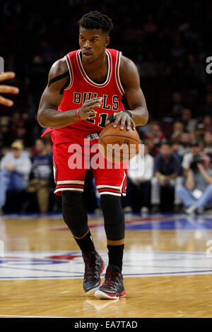 Philadelphie, Pennsylvanie, États-Unis. Nov 7, 2014. Chicago Bulls guard Jimmy Butler (21) en action au cours de la NBA match entre les Chicago Bulls et les Philadelphia 76ers au Wells Fargo Center de Philadelphie, Pennsylvanie. Les Chicago Bulls a gagné 118-115. Credit : Cal Sport Media/Alamy Live News Banque D'Images