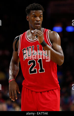 Philadelphie, Pennsylvanie, États-Unis. Nov 7, 2014. Chicago Bulls guard Jimmy Butler (21) au cours de la NBA match entre les Chicago Bulls et les Philadelphia 76ers au Wells Fargo Center de Philadelphie, Pennsylvanie. Les Chicago Bulls a gagné 118-115. Credit : Cal Sport Media/Alamy Live News Banque D'Images