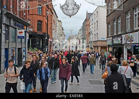 Shoppers sur Grafton Street, Dublin , Irlande Banque D'Images