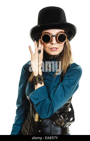 Magnifique Portrait de femme élégante rétro lunettes steampunk dans black hat studio shot isolé sur fond blanc Banque D'Images