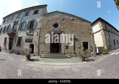 SANSEPOLCRO, ITALIE - 16 juillet 2014 : Le 16ème siècle Eglise de San Rocco et la médecine de fines herbes et herbes Aboca museum Banque D'Images