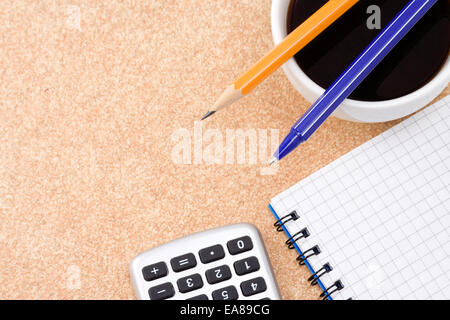Tasse de café et des stylos Banque D'Images