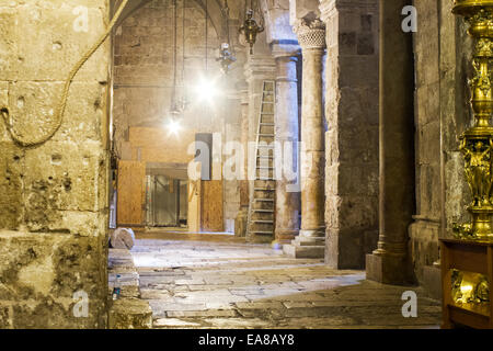 Jérusalem, Israël - 02 novembre . 2014 : l'intérieur de l'église du Saint-Sépulcre à Jérusalem, Israël. L'église du Saint Se Banque D'Images