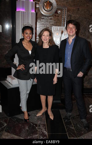 Violinst, Joshua Bell et Miss America 2014, Nina Davuluri, d'allumer les feux de l'Empire State Building en violet en l'honneur de l'éducation à travers la musique Avec : Nina Davuluri,Katherine Damkohler,Jushua Bell Où : New York City, New York, United St Banque D'Images