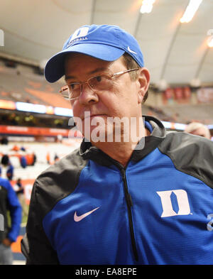 Syracuse, NY, USA. Nov 8, 2014. 8 novembre 2014 : Duke Blue Devils Head coach David Cutcliffe après le duc a défait les Blue Devils 27-10 Orange Syracuse au Carrier Dome à Syracuse, New York. Credit : csm/Alamy Live News Banque D'Images