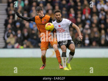 Derby, Royaume-Uni. Nov 8, 2014. Liam McAlinden de loups en concurrence avec Ryan Shottyon de Derby - Football - Sky Bet Championship - Derby County vs Wolverhampton Wanderers - Stade iPro Derby - Saison 2014/15 - 8 novembre 2014 - Photo Malcolm Couzens/Sportimage. Credit : csm/Alamy Live News Banque D'Images