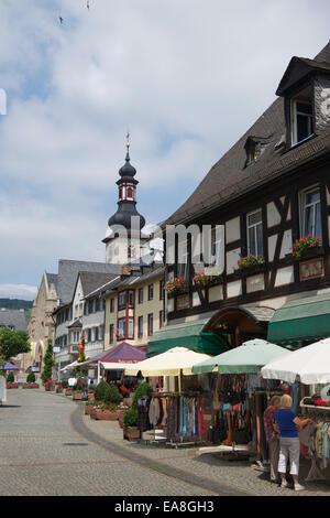 Vieux Centre-ville avec des magasins Rudesheim Hesse Allemagne Banque D'Images