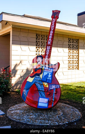 Sculptures en forme de guitare à l'extérieur du studio B de RCA building on Music Row dans Nashville TN Banque D'Images