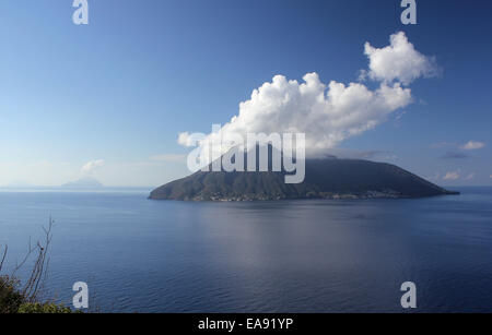 Vu de l'île de Salina dans l'archipel des Eoliennes Lipari Banque D'Images