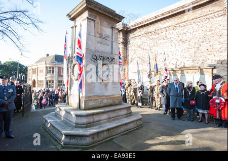 Souvenir dimanche, Kettering, Northamptonshire. rendre hommage à tous ceux qui ont baissé dans les grandes guerres. Banque D'Images