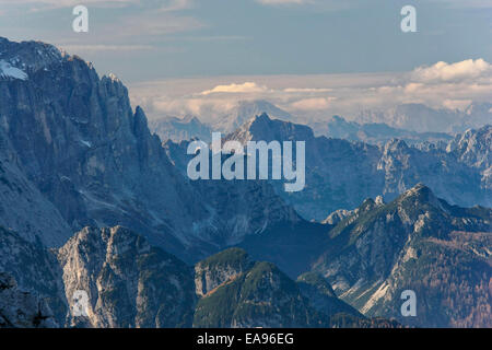 La Slovénie, les Alpes Juliennes, vue de la montagne Schloss Weikersdorf Banque D'Images