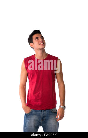 Joli sourire heureux jeune homme en rouge T-shirt et jeans, looking up, isolated on white Banque D'Images