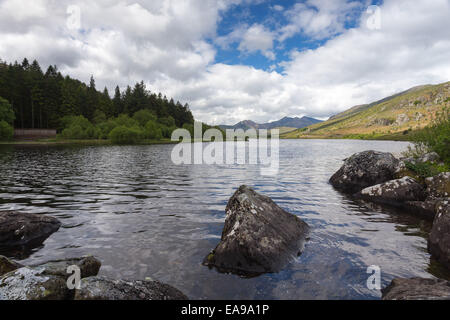 Mont Snowdon vu de Llyn Mymbyr Banque D'Images