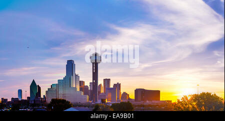 Vue panoramique du centre-ville de Dallas le matin Banque D'Images