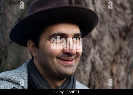 Copenhague, Danemark, 9 novembre 2014 : journaliste et documentariste exilé iranien Ahmad Jalali Farahani (38), photographié à Copenhague après la première de son nouveau film "Nous sommes les journalistes" au sujet de l'écrasement des régimes des mollahs en Iran journalisme libre de droits Photo crédit : OJPHOTOS/Alamy Live News Banque D'Images